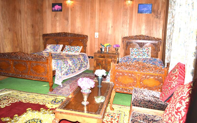 New Alzira Houseboat, Srinagar 3